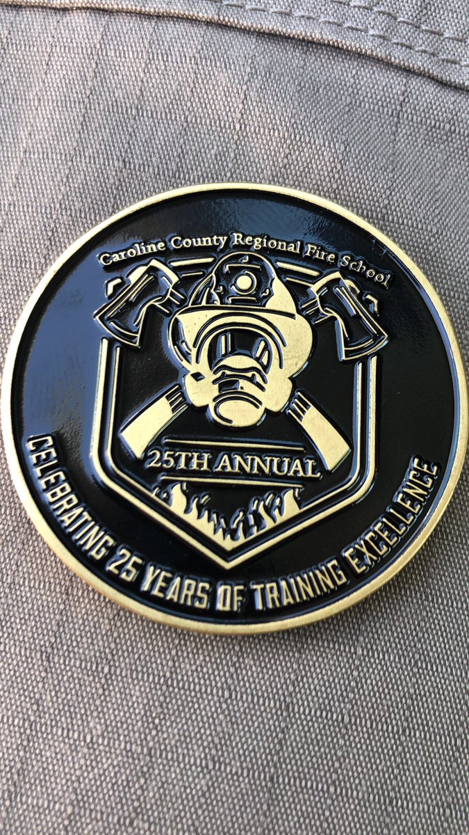 VCUEMS's tweet photo. Thanks @CCFireRescue for the invite and gift for teaching #emspocus #prehospitalultrasound to an interested and interactive group! https://t.co/orpbqgLZ0L