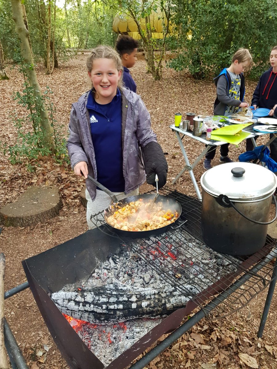 14thWallingtonS's tweet photo. This afternoon we went geocaching, cooked dinner and are now chilling by the fire waiting for it to be dark enough for manhunt #SkillsForLife #iScoutoutside @SuttonScouts @GLSWScouts @UKScouting https://t.co/Dj6pQVriIQ