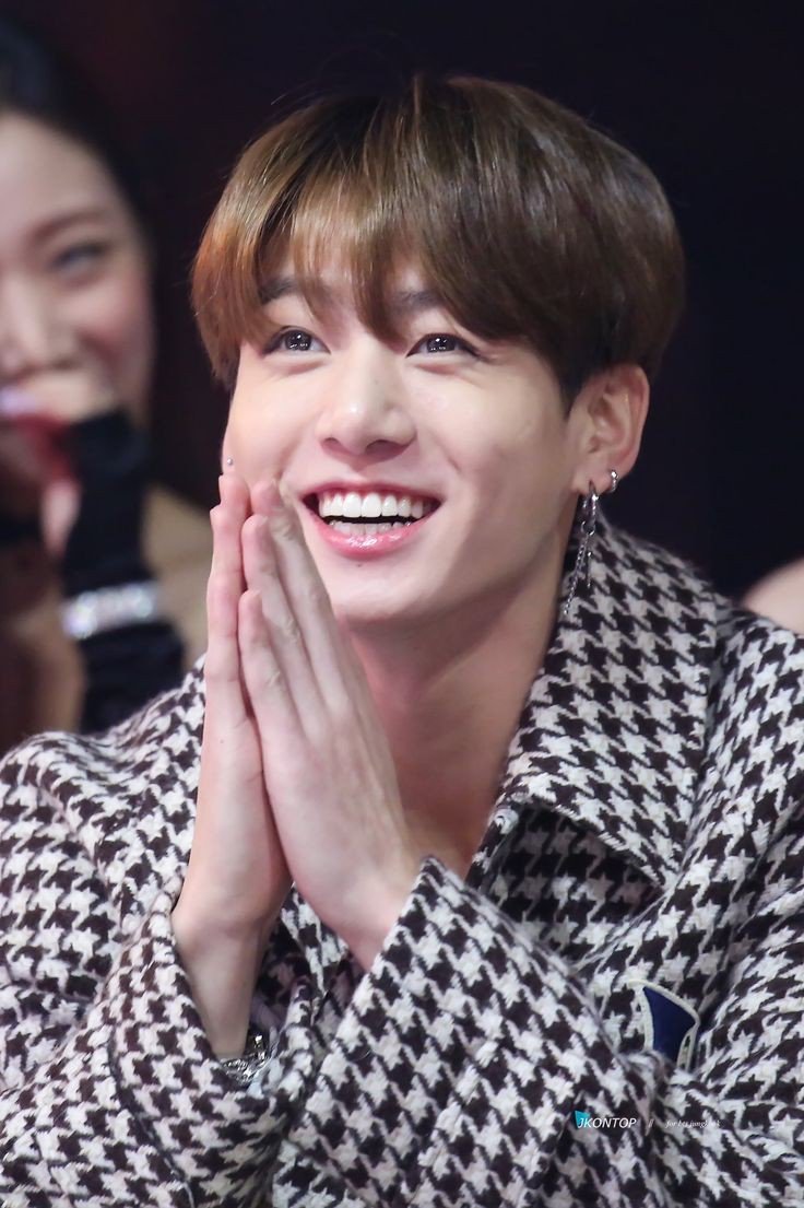 Jungkook_Spain_'s tweet photo. [TWITTEADA MASIVA HISPANOHABLANTE💫 ] 

👉🏻 No olvides dar RT! Cuenta como voto!
👉🏻 Twittea con #BBMAsTopSocial BTS @BTS_twt + ARMY with Luv 

¿Cuales son tus fotos favoritas de #Jungkook 👀? Compartidlas 🌚 Lxs demas tambien queremos ver ~😳❤

Cr. 📷 https://t.co/NbZVl7GfTx