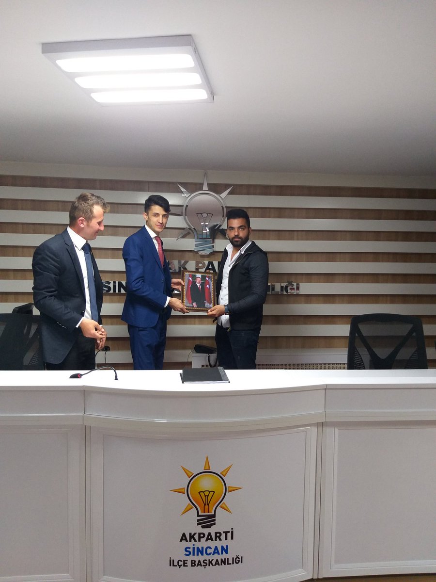 AkAndicen's tweet photo. Andiçen mahalle komisyonu olarak haftalik olağan toplantimızı tanıtım ve medya baskanımiz sn @EmreUnlu_TM  nin katılımları ile gerçeklestirdik hediyelerimizi sahiplerine takdim ettik  @AliOsmanOzdemir 
@umitcanuludag https://t.co/a65FzwQ8yb
