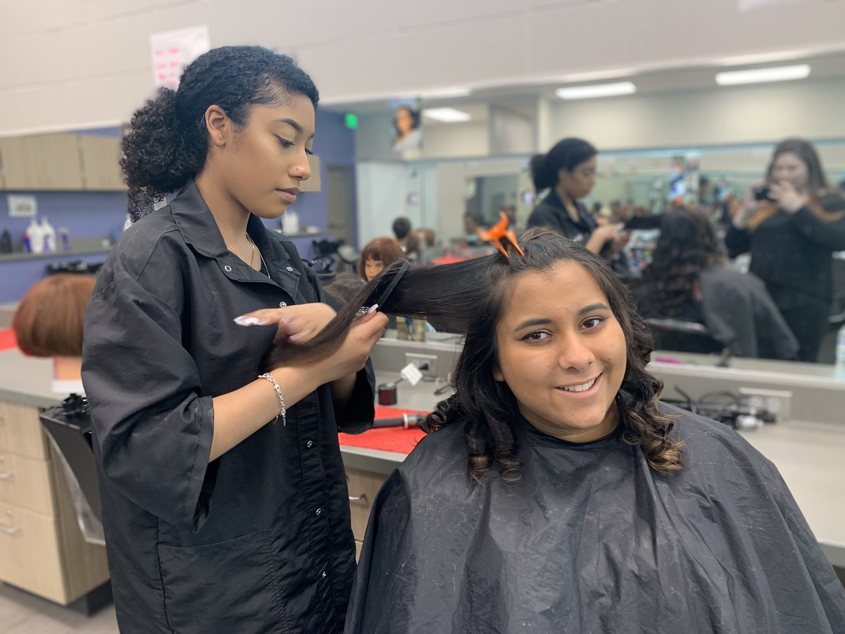 KleinISD's tweet photo. Prepping for #KLEINTalks2019! These speakers are getting ready for the stage ππ― https://t.co/L8UX9dBVXl