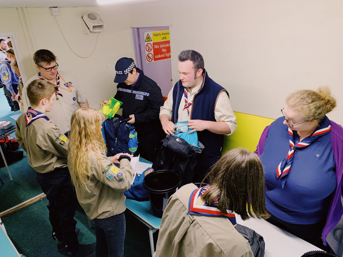Great to spend some time with the fantastic @suffolkwsj2019 today chatting all things comms and social media! Loved seeing their border control exercise (with actual metal detectors!), where they could see first hand what it’ll be like when entering the US this summer! #UK24WSJ