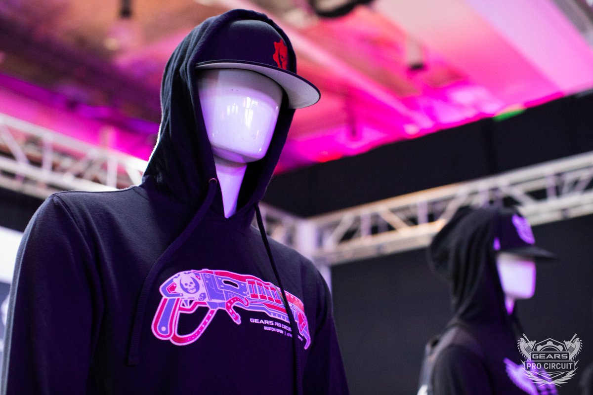 GearsEsports's tweet photo. Helping the #GearsFam stay 🔥 

👊 @glitchgearinc 

Online Store: https://t.co/21eGca97MT

📷 @JustSnipes https://t.co/jU4RGPSBSd