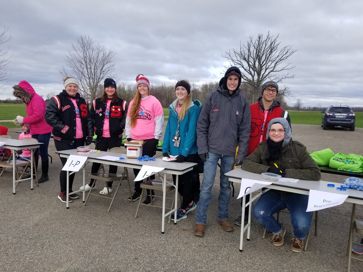 ThereseCStone's tweet photo. Thank you so much to these students for coming out in the cold to help with our Autism Awareness 5K! We appreciate you! @ecarlsonshs https://t.co/yHxxGK0gJ2