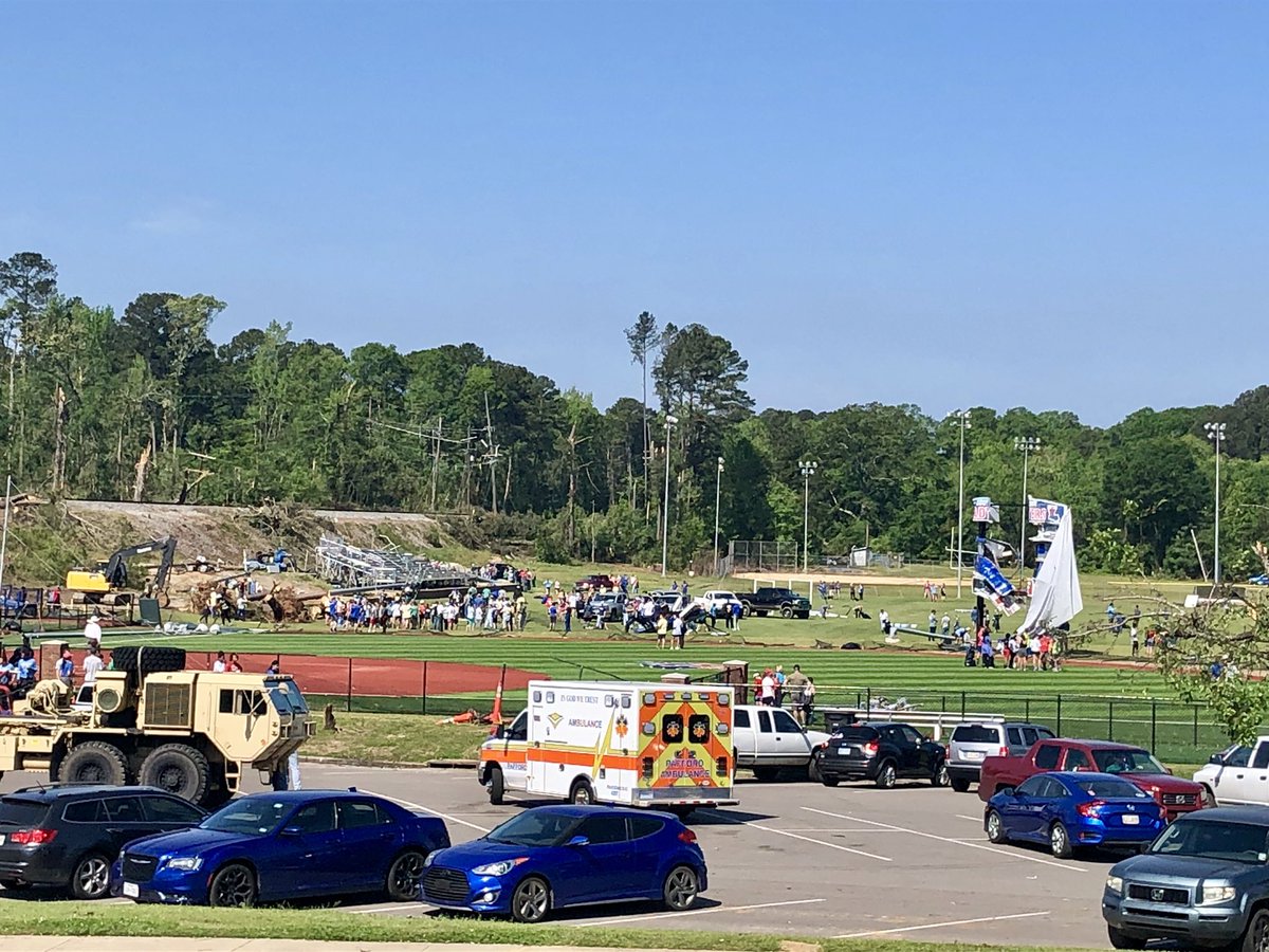 The community working together to clean up campus #RustonStrong #RustonLA #TheBigEvent #LATech