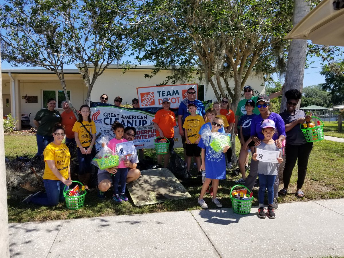 bg0917's tweet photo. Keep Tampa Bay Beautiful!! Representing store 243. Beautiful day to clean up a park. Store 243  256 and 6380 keeping our community clean. @KellyHDSM0243 @sgaskinshd @michaelreal29 @Yoselinb0243 https://t.co/tvixEnxjVO