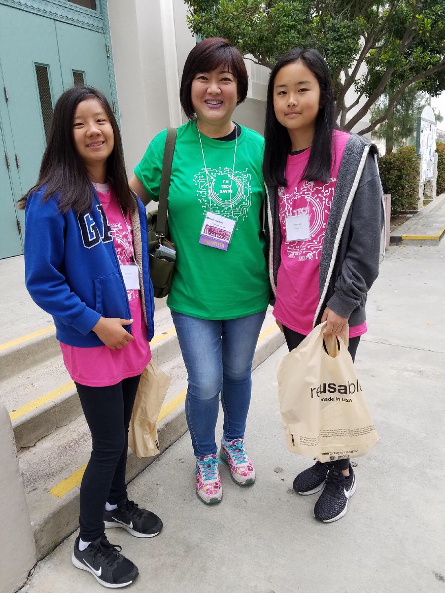 Misabela6221's tweet photo. Volunteering an science event for girls at PCC! https://t.co/Uq1FmelNgq