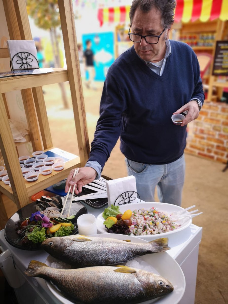 fundacionchile's tweet photo. Nos encontramos en la feria "Yo Como Pescado 2019", en el Parque Araucano, junto a nuestro #ProgramaCorvina, iniciativa de innovación y desarrollo de diversificación de esta especie. ¡Te esperamos en el stand N°5 para desgutar unos ricos 🐟! #AComerPescado https://t.co/Z8eJaFDDKw