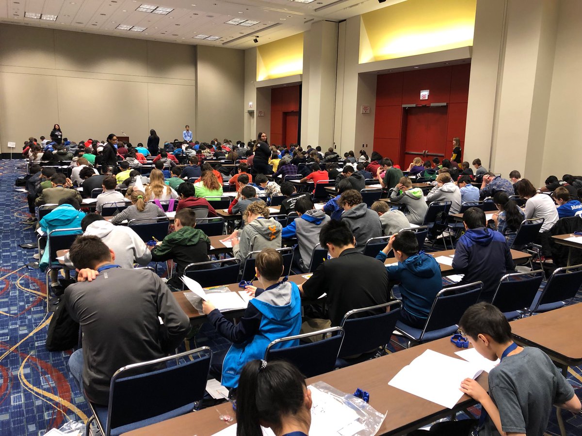 DrChrisMurphy's tweet image. Over 900 students came to #Chicago to compete academically today for fun! #MathCON2019