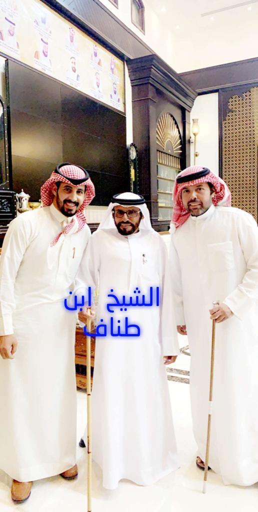 تكريمي ليلة البارحة في حفل الشاعر الحاصل على لقب راعي القصيد
الصديق أحمد الفهدي
في مجلس بني ياس وبحضور الشيخ خالد بن طناف المنهالي شيخ شمل قبائل المناهيل في الجزيرة العربيه
شكرا لأهل الإمارات كافة حكومة وشعبا
شكرا #الشيخ_خالدبن_طناف_المنهالي
<a href="/AhmedAlfahdi2/">أحمد الفهدي</a>