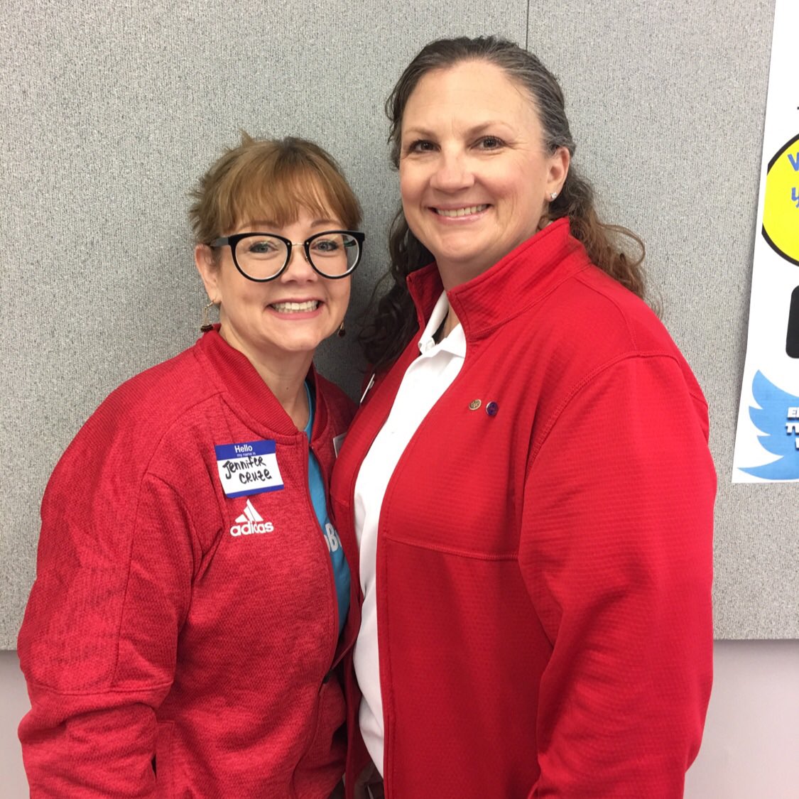 My photo for the ‘At Edcamp: Picture with a new colleague’ mission in the ‘EdCamp Birdville 2019 Goosechase 1’ GooseChase game: gsch.se/p/HGKY@EdCampB… ⁦<a href="/BISDLearnTech/">BISDLearnTech</a>⁩ Dual Citizenship 🖤❤️💙