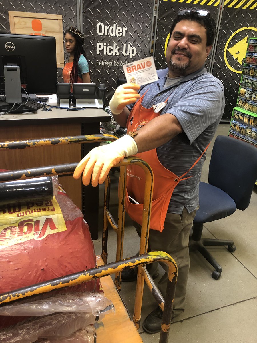 Look at Omar! Setting a GREAT example, wearing gloves while loading mulch for a customer! 🧤👍🏼 #whyiworksafe #orangepromise