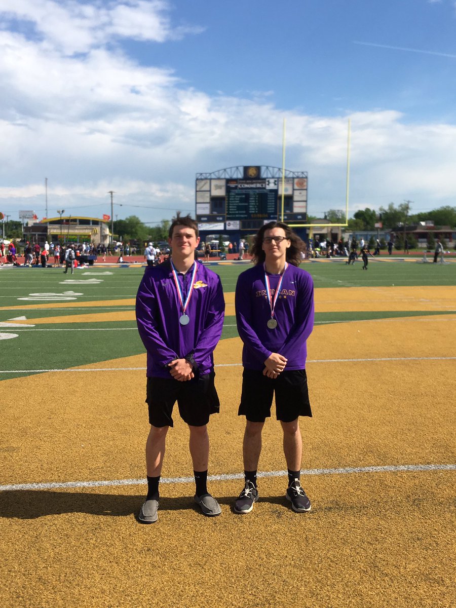 sangerindianD's tweet photo. Congrats to @hank_lemons and Rylan Smart on punching their ticket to the State Track Meet. 2nd in LJ and 2nd in disc. https://t.co/S5CUOopHsC