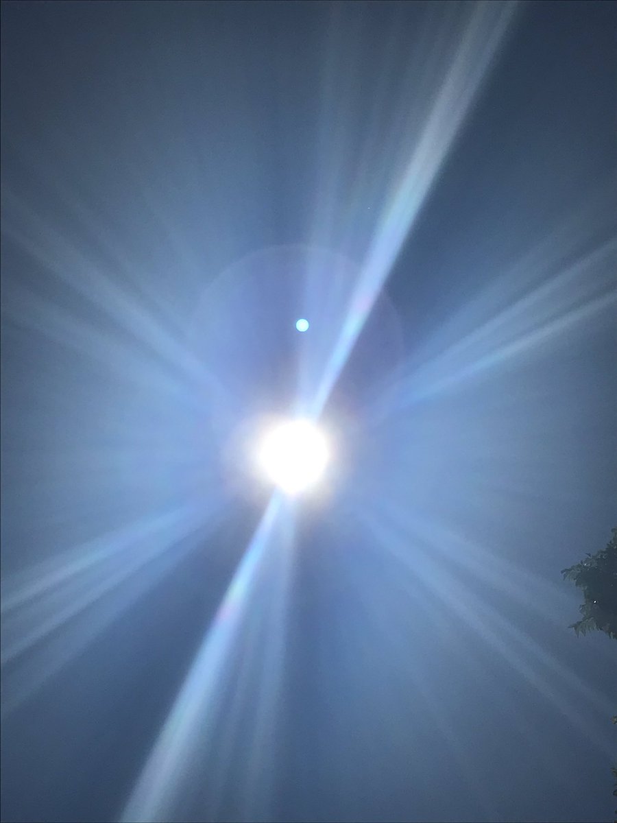DrJeanetteND's tweet photo. Whoa! Did you know the sun had this much beauty and power when you hardly notice it in the sky? Today in #Nola #NewOrleans #sunpictures #saturdaypower @ThePhotoHour @StrmWatcherNYC @cloudymamma @EarthandClouds @StormHour https://t.co/FVqD2bCUAv