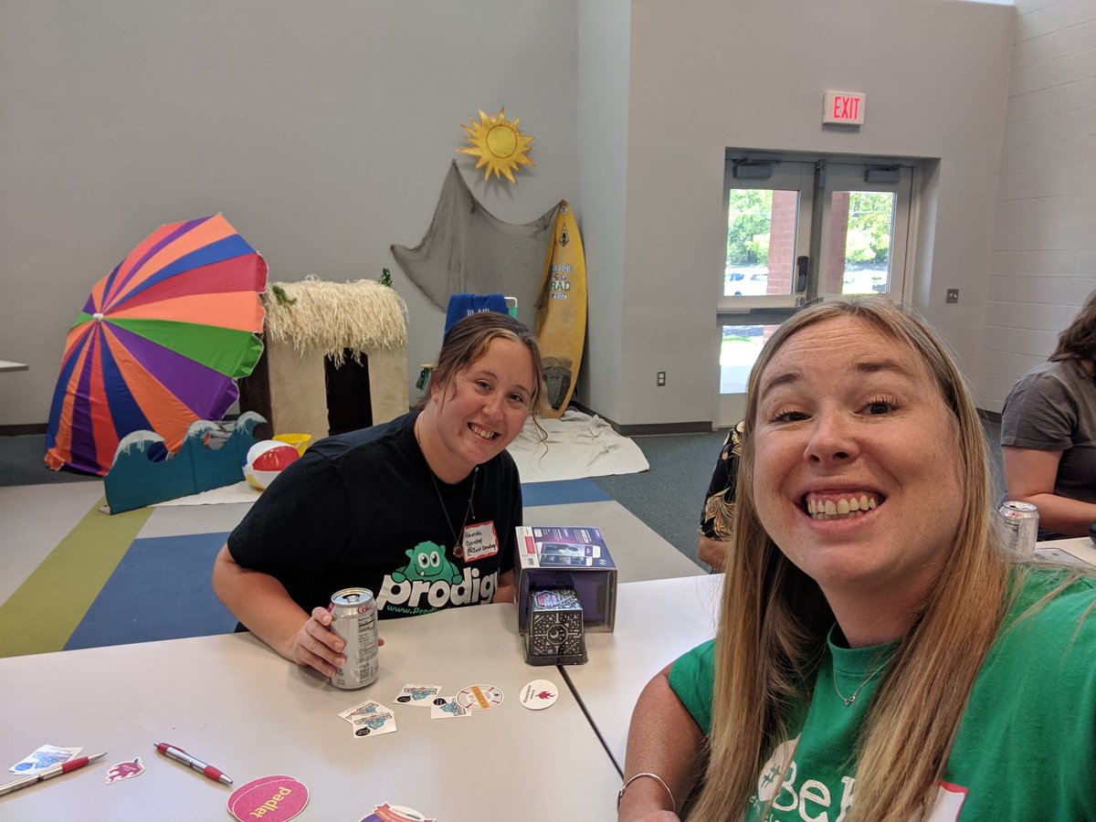 MissPattison4's tweet photo. Loved meeting @justdandoy at @edcampbeach she has great tips on grants! https://t.co/YVboKZdDtA