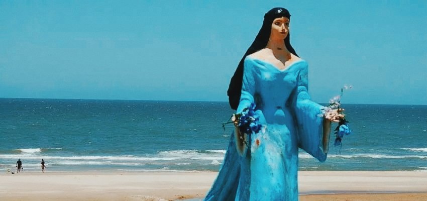 Eu vou à calunga grande
Eu vou ao mar
Levar botões de rosas à Iemanjá
Eu vou à praia, vou riscar ponto na areia 
Vou pedir à Mãe Sereia
Todas as forças do mar ✨💐💙

Odoyá, minha Rainha! 🌙🌹🐚🐟✨👑💎⚓🚢💙💙💙