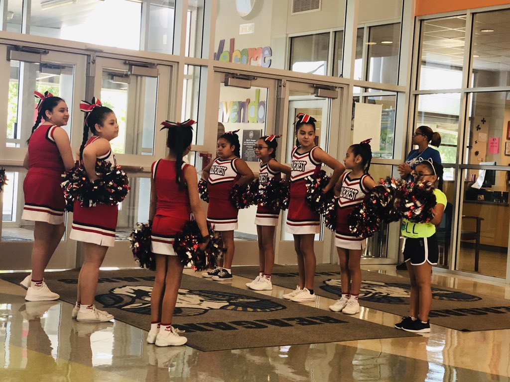 AngelaDuplechai's tweet photo. Go Golfcrest Cheerleaders!  #SpecialEducation https://t.co/lhXbRDZmAj