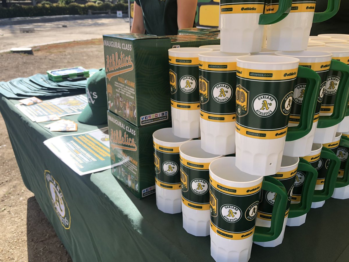 OakGreenMachine's tweet image. Hang out with us at Cupertino Memorial Park! We will be here until 5pm today!