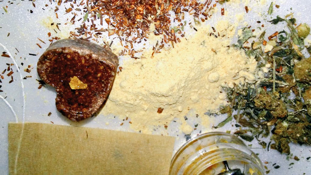 AmeriCannaBlunt's tweet photo. #GotHemp 🌱🆘 #Tea #AskMe #CBD #Dabs #HempFood #Foodie #CocoaMint #OrganicTea w  #Rooibos #herb &amp; #hemp #SuperFood . if you need #HempHelp , ask for us. #Diy https://t.co/ITSXjn2WJx