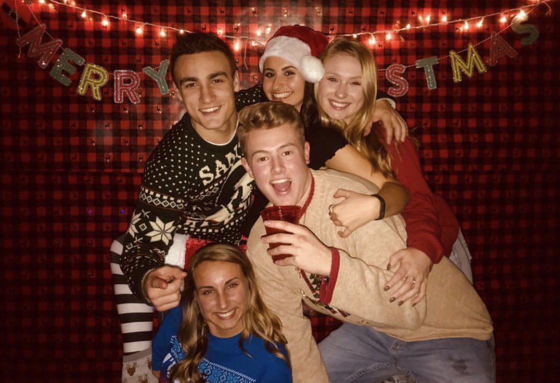 RayeKiersten's tweet photo. Happy birthday Kenzie!!🎈💛 @MckenzieNaber I’m so happy we became friends, I hope your day is as amazing as you are!! Miss you girl💛💛 https://t.co/SBT8G2Agzd