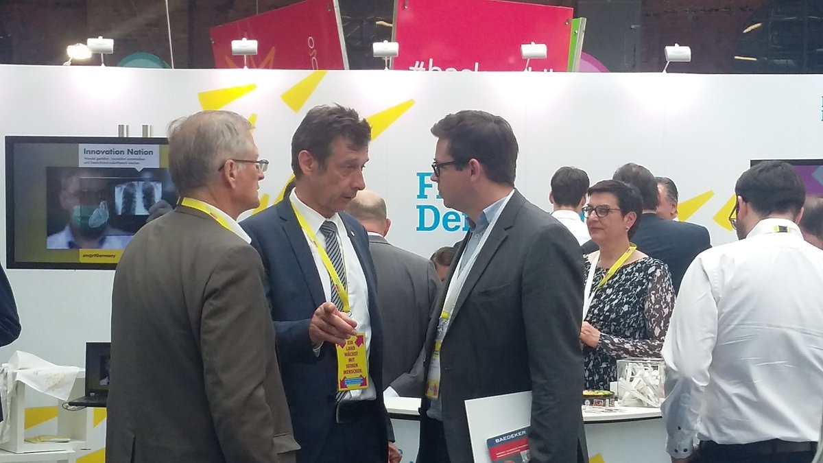 RenewsTweet's tweet photo. @rb_berlin , @_MartinNeumann und @HoffmannForest im Austausch zur schnelleren #Energiewende am #TagDerErneuerbaren beim #FDP #BDP19 https://t.co/d5d2Fpc5bu
