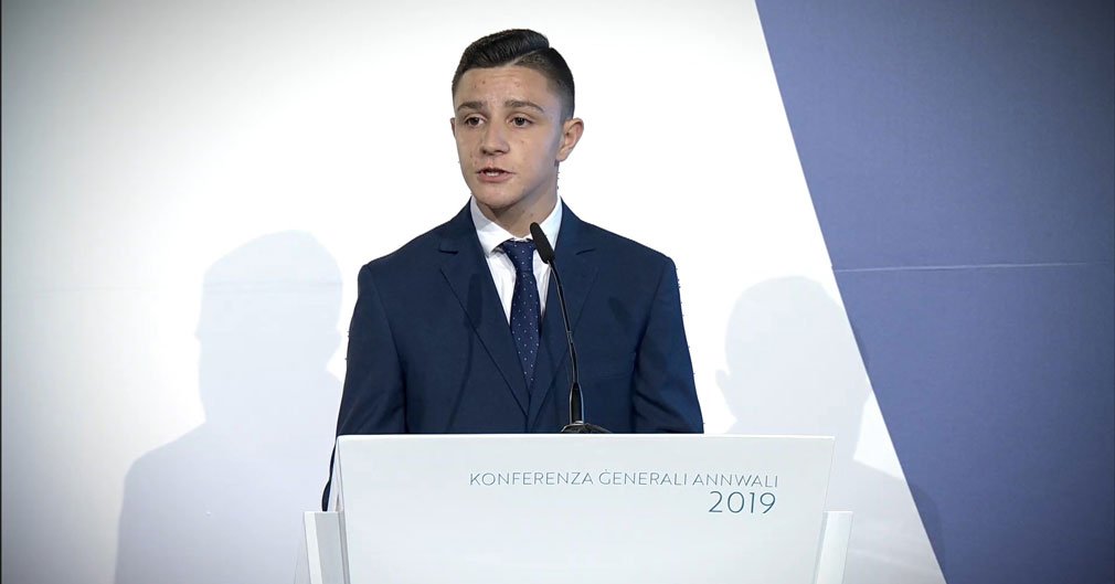 ONE_news_Malta's tweet photo. Jitkellem l-iżgħar membru li qatt indirizza l-Konferenza Ġenerali Annwali tal-Partit Laburista - https://t.co/rXCj54aVo9 https://t.co/6x3Y7x3PUF