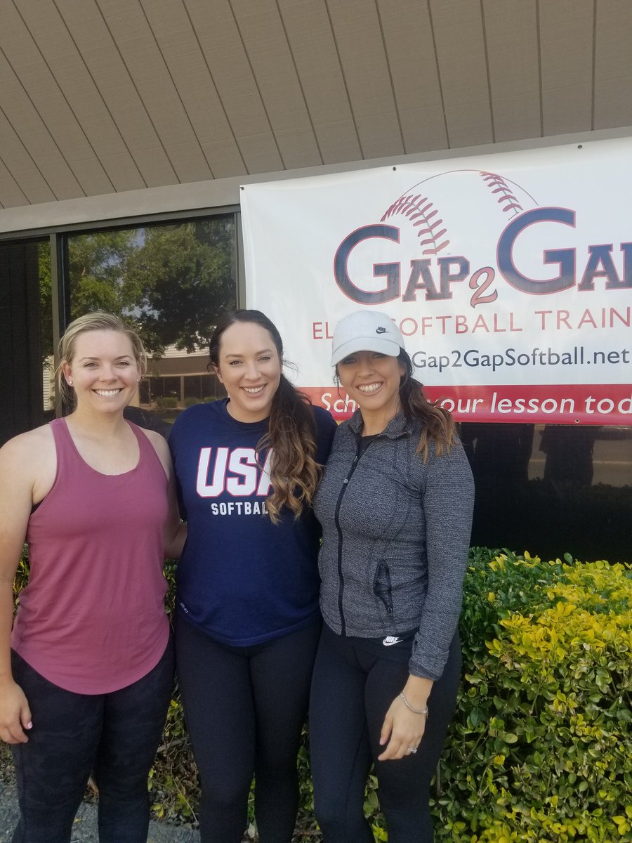 So excited to have 3 former Cal Bears doing a clinic today at G2G! Lindsey, Val and Katie! @CalSB