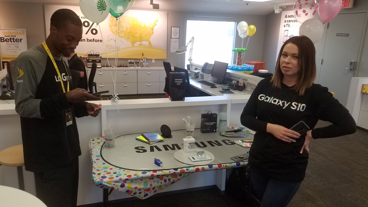 LocalSprint1795's tweet photo. Pop in and enjoy the festivities!
#sizzlingsprintsaturday
#Sprintsaysthanks 
#Freebies
@z96fwb @Hangoutfest ticket giveaway too!! https://t.co/p37b2D3n1H