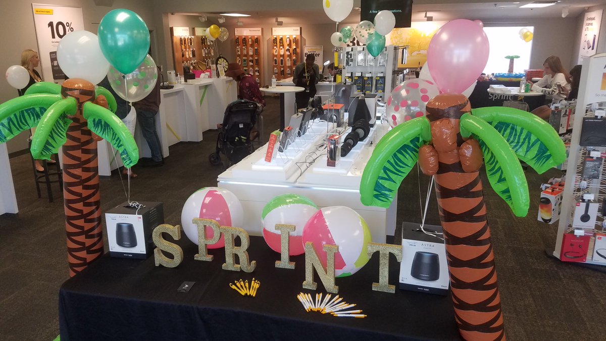 LocalSprint1795's tweet photo. Pop in and enjoy the festivities!
#sizzlingsprintsaturday
#Sprintsaysthanks 
#Freebies
@z96fwb @Hangoutfest ticket giveaway too!! https://t.co/DuXVD38op4