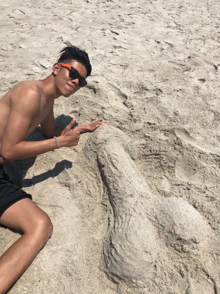 guccigang2019's tweet photo. gang member 3: jared loh🔫

strengths:
-can blow o's
-hella tall
-sick hair 😈

weaknesses:
-feet
-brown girls
-empty pods :( https://t.co/3PeNV9l1Bl