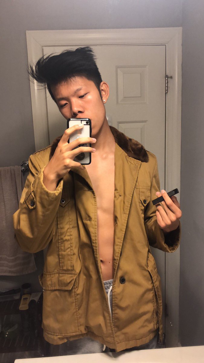 guccigang2019's tweet photo. gang member 3: jared loh🔫

strengths:
-can blow o's
-hella tall
-sick hair 😈

weaknesses:
-feet
-brown girls
-empty pods :( https://t.co/3PeNV9l1Bl