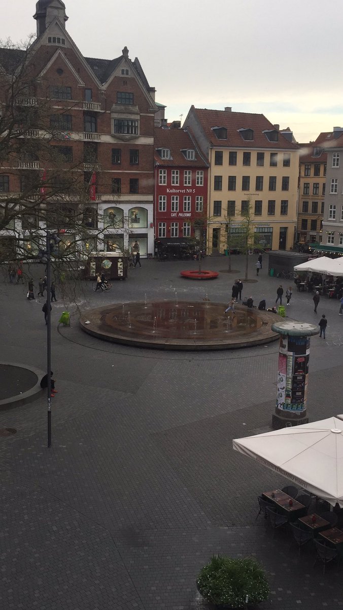 lukanawa's tweet photo. Copenaghen delle coincidenze https://t.co/cnJ1umZjX3