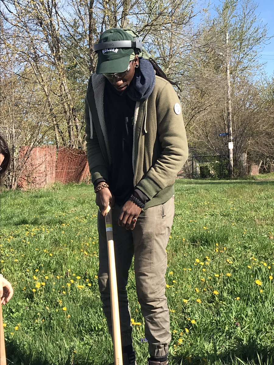 DaveLowery421's tweet photo. Great day to plant trees with @HFandG and the #ClevelandTreeCoalition in @slavicvillage.  #ArborDayCLE #CLEtrees https://t.co/0dRoyqt1DI