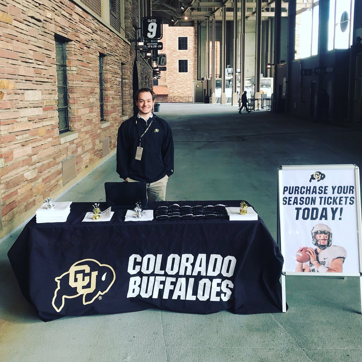 LEARFIELD_Tix's tweet photo. Come check out the spring game and see what seats we have available outside Gate 8! Commit to @CUBuffsFootball today with season tickets or a 3 game mini plan! #gobuffs #SpringGame2019 #Relentless https://t.co/BXyCaxQAOv