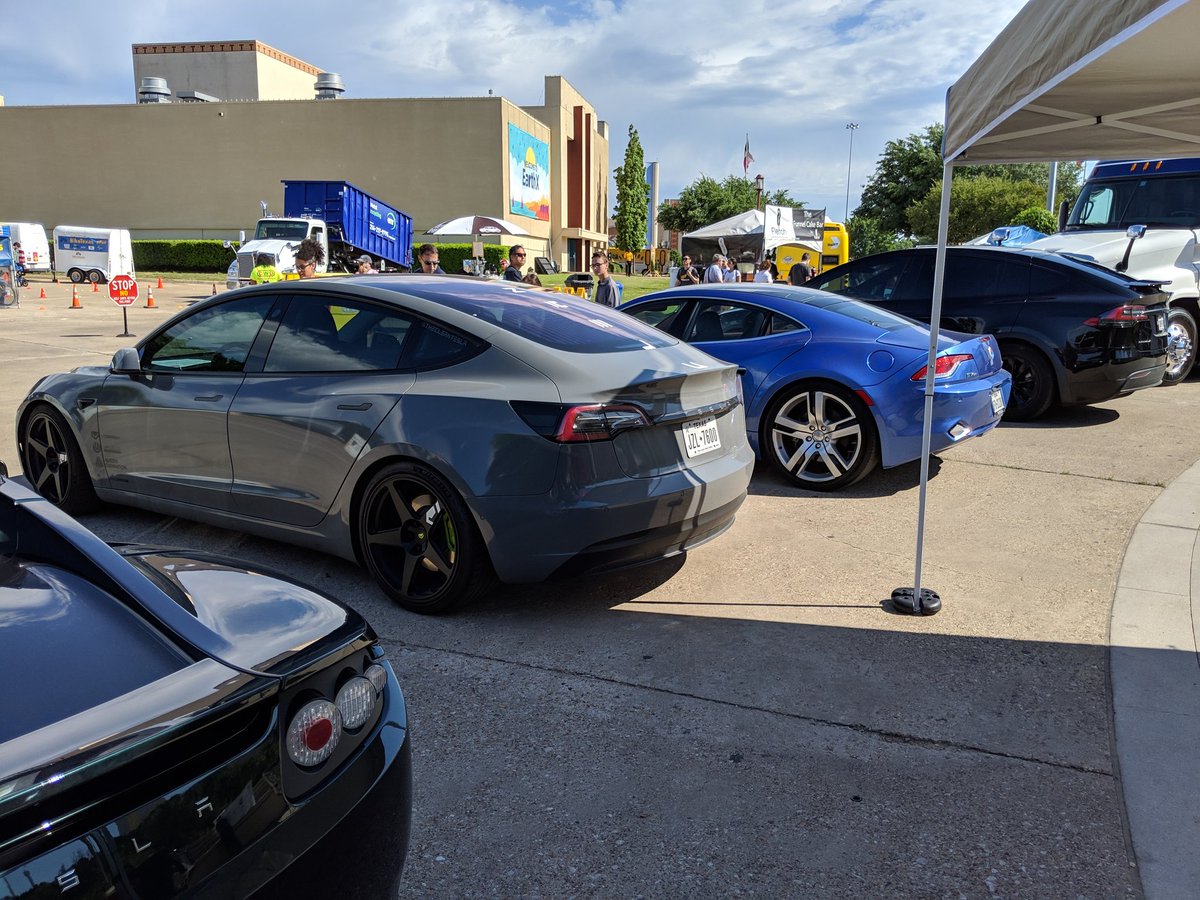 NTXTeslaOwners's tweet photo. Day Two of @earthxorg #AllEVs #driveElectric #texasEV @Tesla https://t.co/zzUcJiEd0d