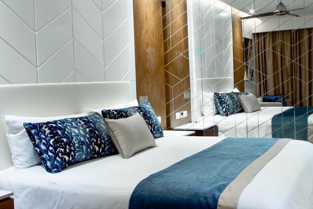 In only four more sleeps, #RoyaltonAntigua will be the newest addition to the Royalton family! Here's a glimpse of what our luxurious rooms look like! 🛌😍