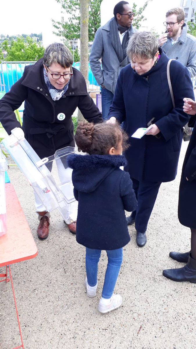 MHAmiable's tweet photo. #Bagneux #jurycitoyen des futurs #logements des #Mathurins tiré au sort par les enfants du quartier sud ! @VilledeBagneux https://t.co/ASwAFV2mkP