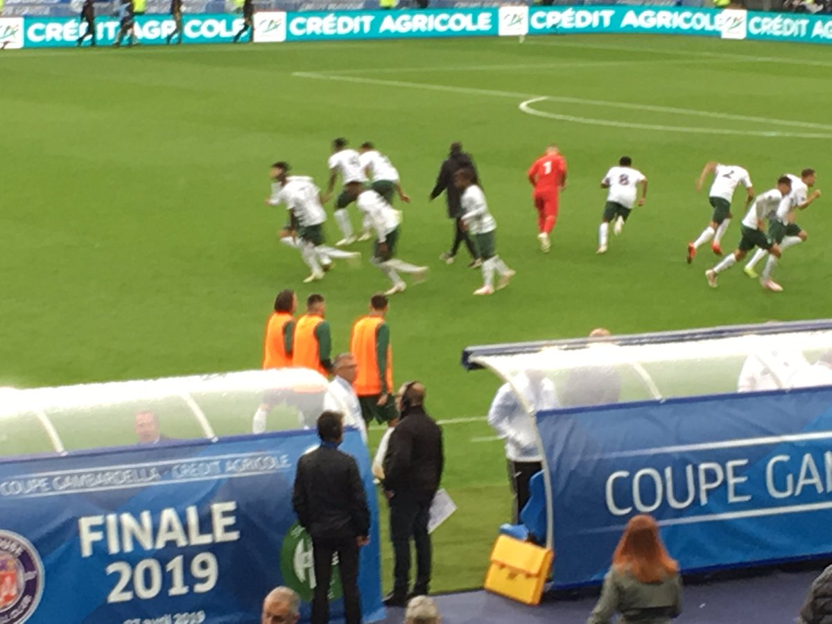 PerdriauGael's tweet photo. Elle est à nous !! Magnifique victoire de nos verts 2-0 au stade de France en finale de la coupe Gambardella !!
20 ans après, ce trophée revient à @saint_etienne_ !!
Trop fiers de notre équipe !
Bravo les Verts et vive Saint-Etienne !
Qui c’est les plus forts ?  😉 @ASSEofficiel https://t.co/DYV7KPoOxo