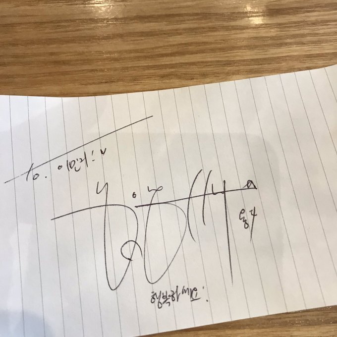CNBLUE_B_Spain's tweet photo. [#PHOTO #씨엔블루 #CNBLUE #정용화 #JUNGYONGHWA #JYHautograph #JungCommando #군대 #춘천][2019/4/27] CNBLUE Jung Yong Hwa’s Autograph Photos! | ¡Fotos de Autógrafos que Jung Yong Hwa ha dado! https://t.co/tax2YUZICF https://t.co/43JWdENhPl
