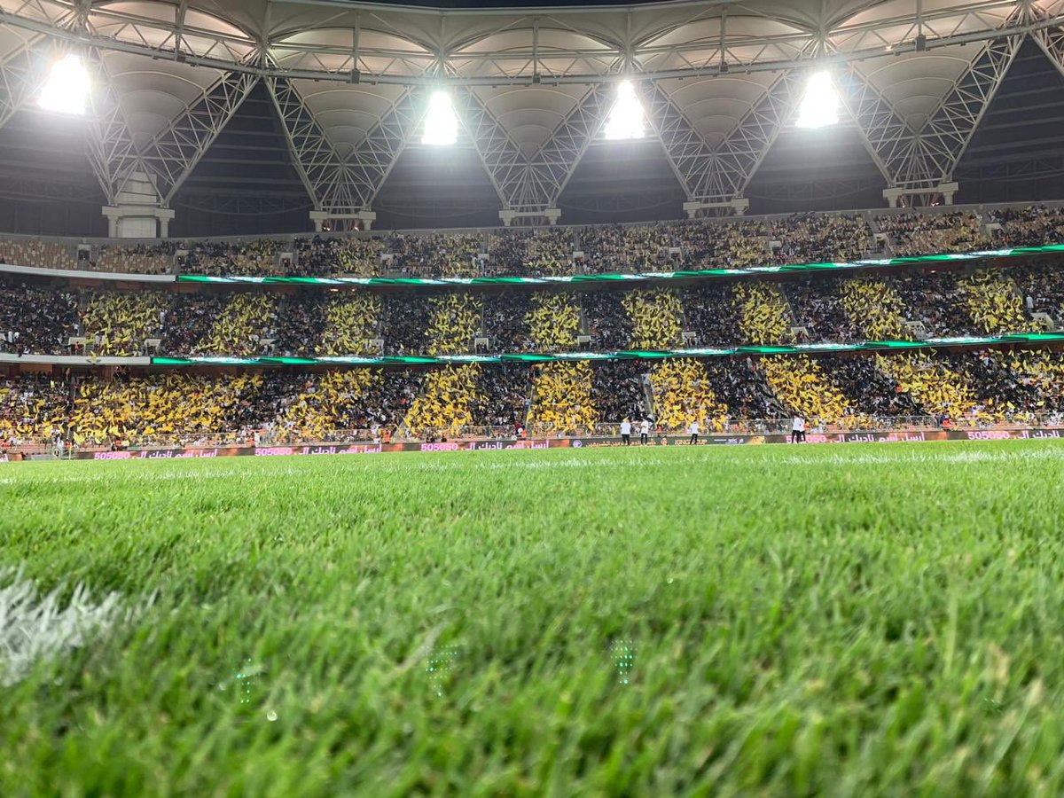 نادي الاتحاد السعودي On Twitter صور من تيفو مدرج الذهب الاتحاد النصر انا الاتحاد