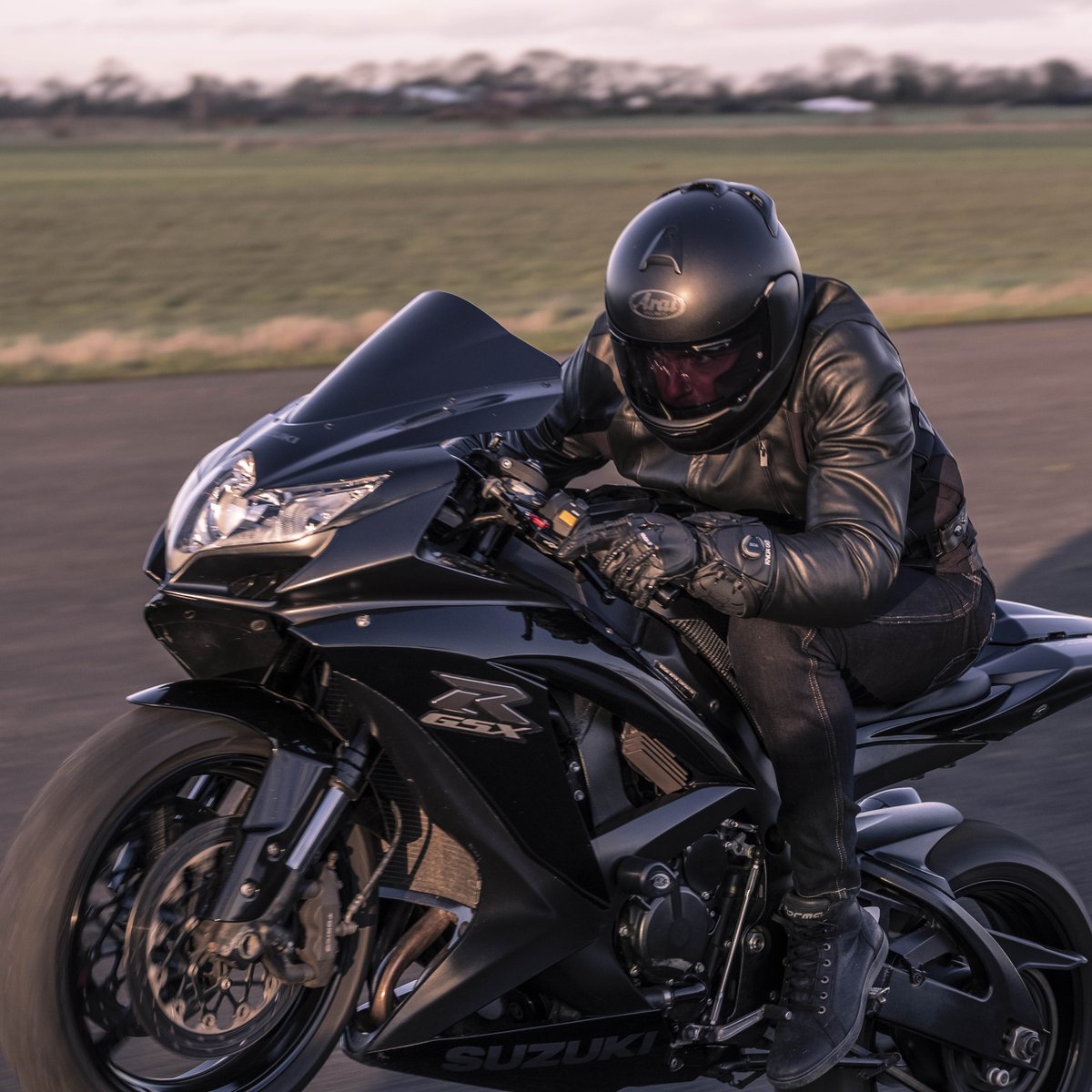 The right gear can't make you faster... but it does give you the confidence to go faster!
#knoxarmour #trustinknox