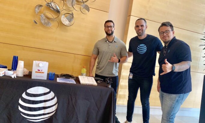 Lincoln_store's tweet photo. Small business Saturday happening in store and outside of the store at a local community! 😎💼🏝🔥 IGNITE 🔥 @DelaflorDaniel @Mr_Ely_Gonzalez @javier_esp1nosa @efrenfavela @jrluna11  #MiamiVice #WorldDomination https://t.co/bWQzkTEd12