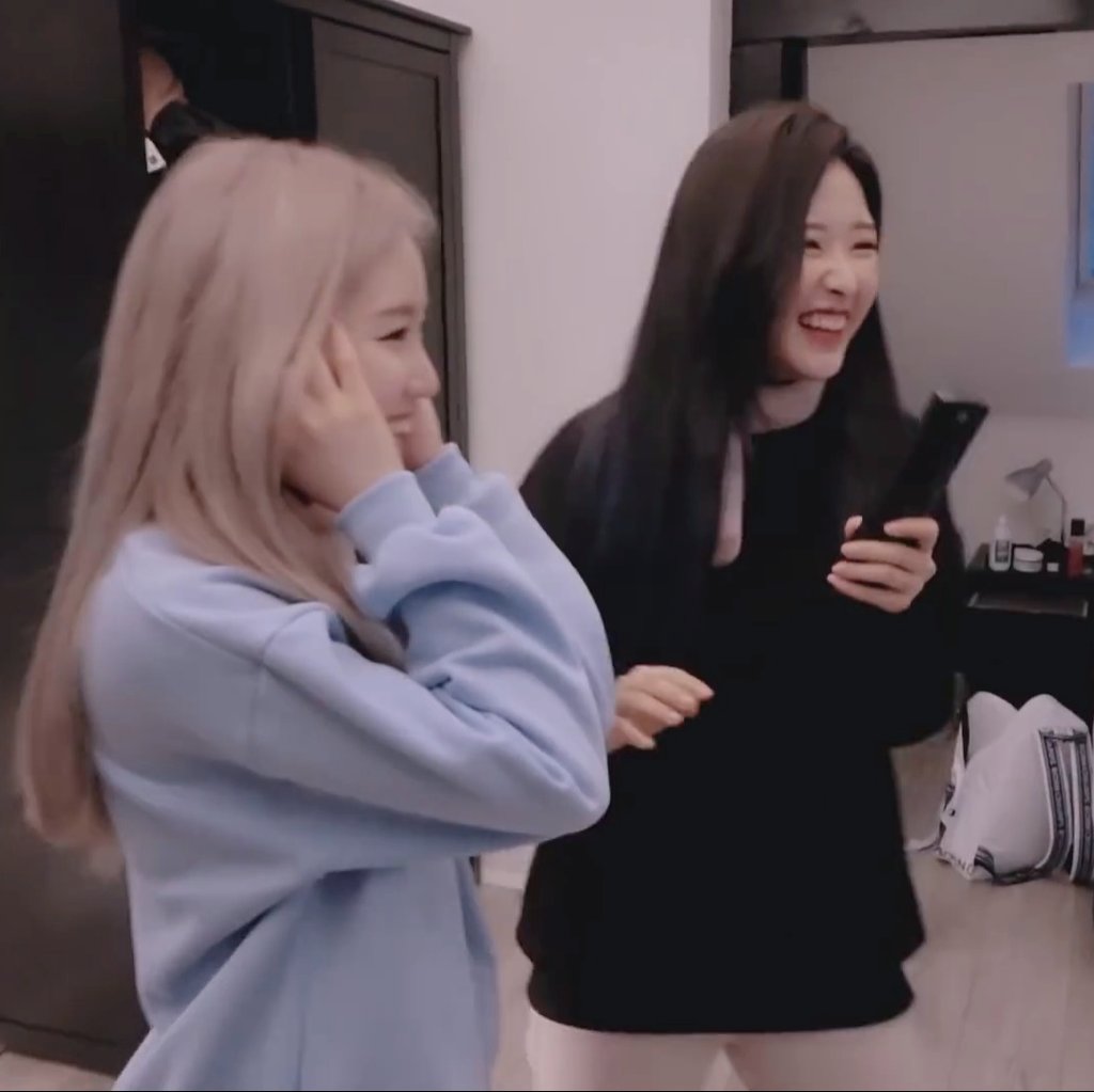 Loona_lq's tweet photo. Gowon &amp; Olivia Hye [☽ ]

#loona #gowon #oliviahye https://t.co/Tt9510jzua