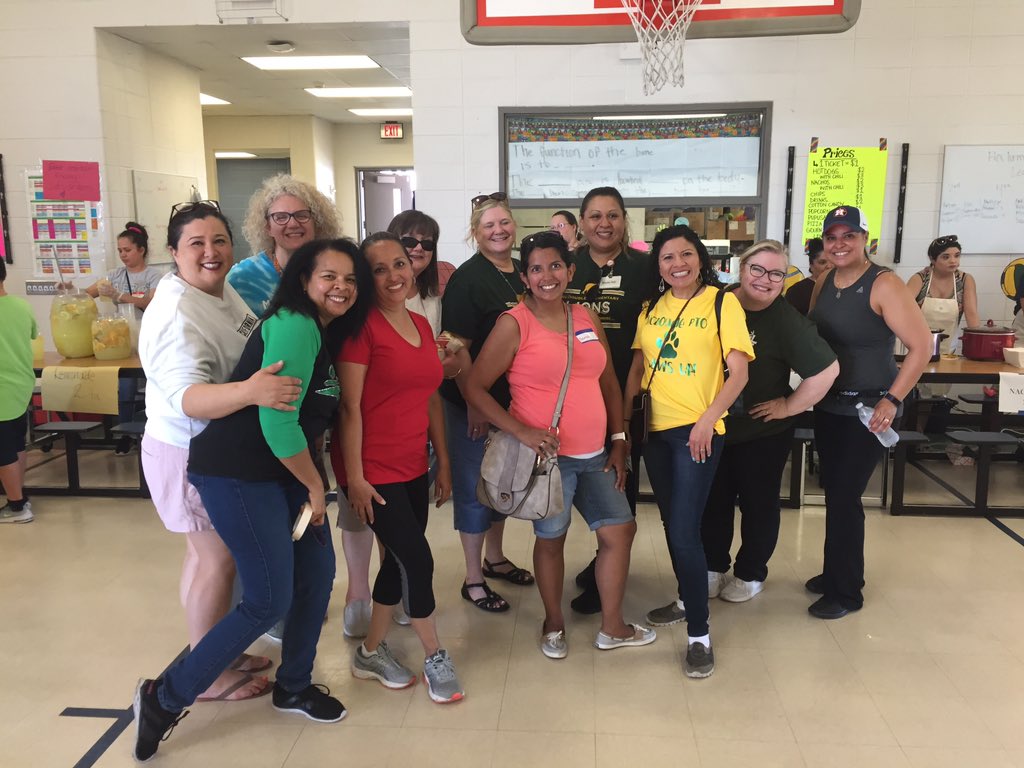 McDougleKISD's tweet photo. Family fun until 3! Come on by๐ McDougle carnival fun. #MomentsInKlein #McDouglefun #familyfun #weekendfamilyfun #chickfila https://t.co/ttcLZMpqVn