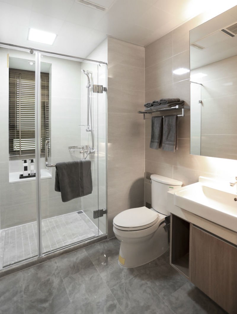 GlassInoVA's tweet photo. Keep sunlight in and prying eyes out with these privacy enhancements for shower windows. https://t.co/eT0bdvTV1k https://t.co/o010vZ0UzG