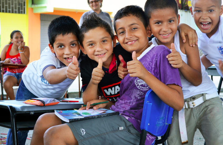 PazyAprende's tweet photo. En #ConPazAprendemosMás vinculamos esfuerzos de padres de familia, docentes, colegios, Instituciones del gobierno y lo más importante, el compromiso de 62.000 niños de #Chocó y #Putumayo para obtener una mejor calidad educativa #DiaDelNiño Mas información https://t.co/P9GbGez61c. https://t.co/zlJ5iUJBGp
