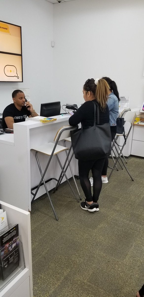 Customer Center in White Plains Rockin with Customers on SST!@Chidalgosaez <a href="/brittblade/">Bill Brittingham</a> <a href="/ritasprintnyc/">Rita Werth</a> <a href="/Sprint4NYNJ/">Sprint4NYNJ</a>