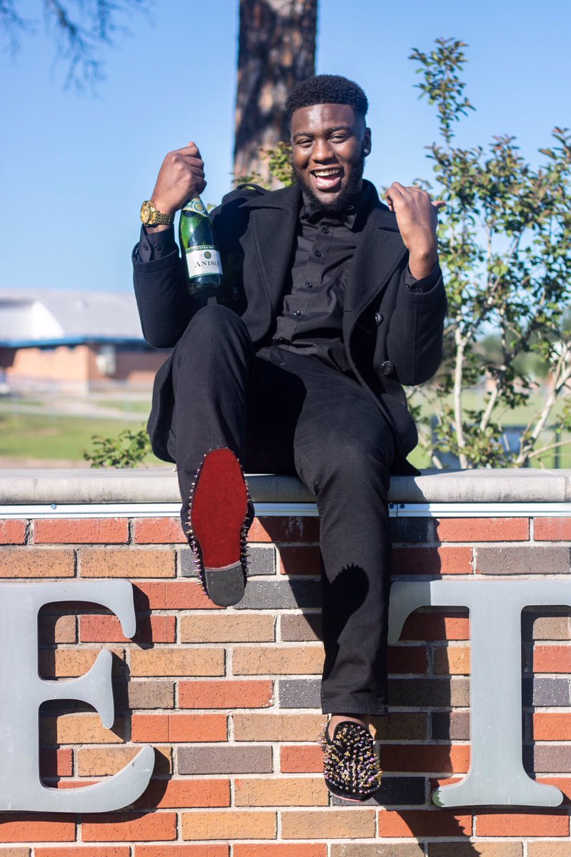 JEppsActive's tweet photo. Itโs been a long 4 years but now I can call myself a 1st generation graduate , trials and tribulations on and off the field I prevailed , I EARNED this ๐ช๐พ๐จ๐ฟโ๐
May 11, 2019
Graduating from Prairie View A&M University
B.S. in Health And Kinesiology ๐ช๐ฝ๐
#GradSZN #ItsUpThere https://t.co/2ECNwac87p