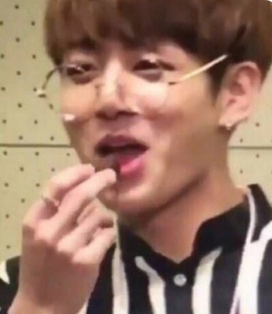 SilBV1's tweet photo. Todas las ARMYs diciendo que Ed es su chico oficial// Bangtan viendo todo el desmadre que hicimos

#EdSheeranIsTheBoyOfARMY
#BBMAsTopSocial
@BTS_twt https://t.co/Tic8asMekG