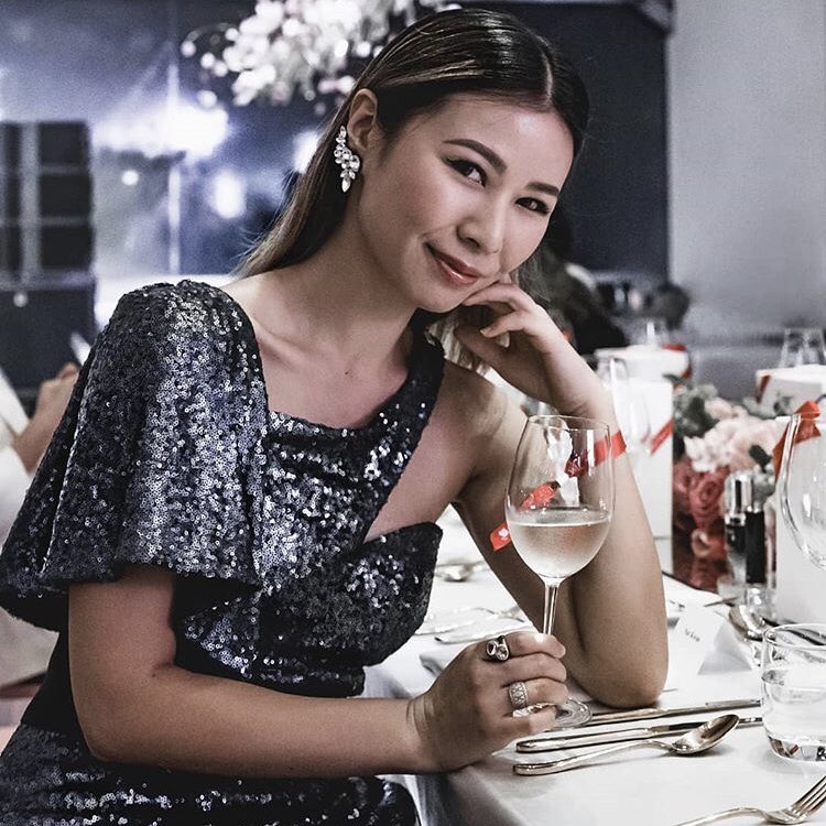 MsEmmaWallace's tweet photo. Sequins and a glass of wine! Saturday night done right courtesy of @ezzentrictwee looking beyond chic in our Luella jumpsuit
 
#jumpsuit #sequinjumpsuit #details #sequins #saturdaynight #outout #saturdaynightstyle #saturyay #weekendgoals #chic #fashion #bestdressed #ootd https://t.co/L71fE0pYCy